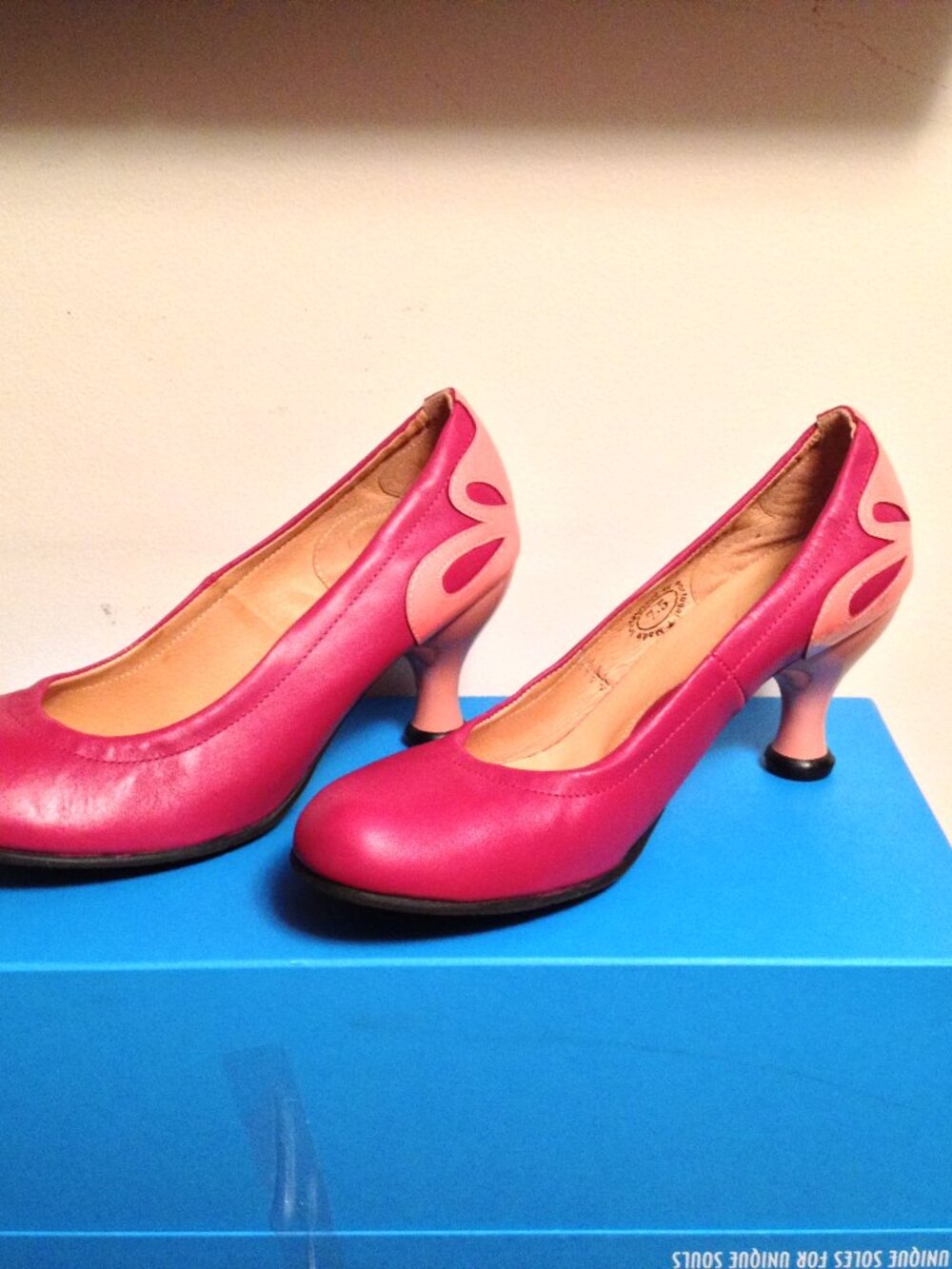 7.5 John Fluevog Bellevue Eleanor pink smooth leather w orange salmon patent hel